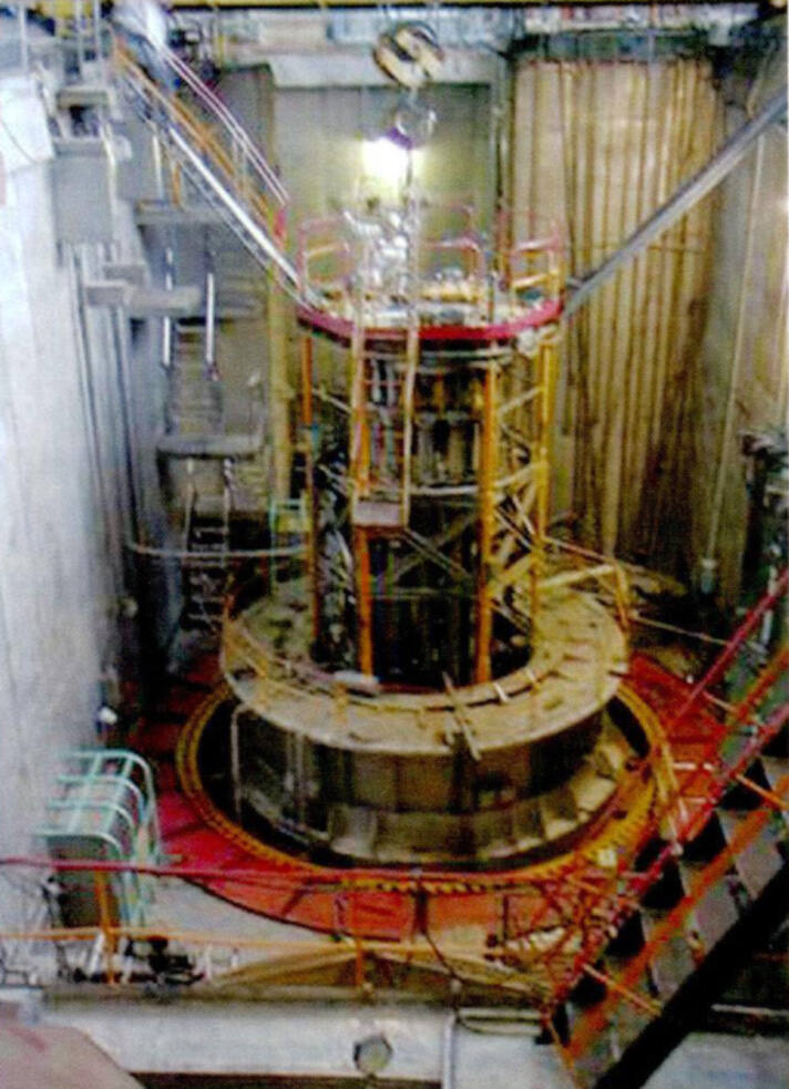 Центральный зал реактора ВК-50